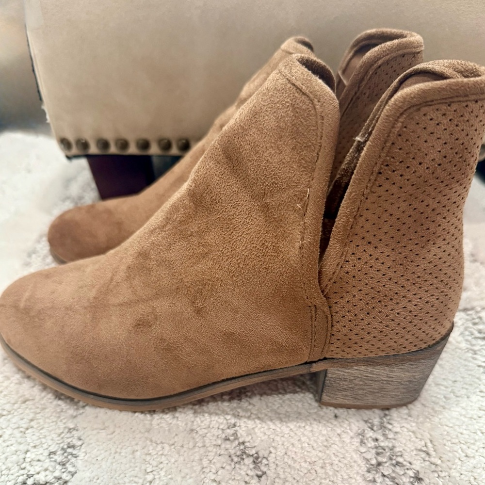 Seven7 Tan Ankle Boots with Western Silhouette